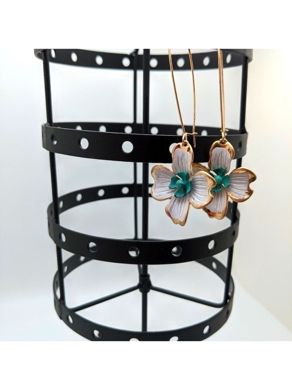 RLM SOHO 3D Floral Drop Earrings White Gold Patina Dangling - Picture 10 of 10